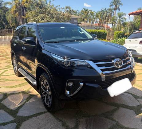 TOYOTA HILUX SW4 2.8 SRX 4X4 7 LUGARES 16V TURBO INTERCOOLER DIESEL 4P AUTOMÁTICO TOYOTA HILUX SW4 2.8 SRX 4X4 7 LUGARES 16V TURBO INTERCOOLER DIESEL 4P AUTOMÁTICO